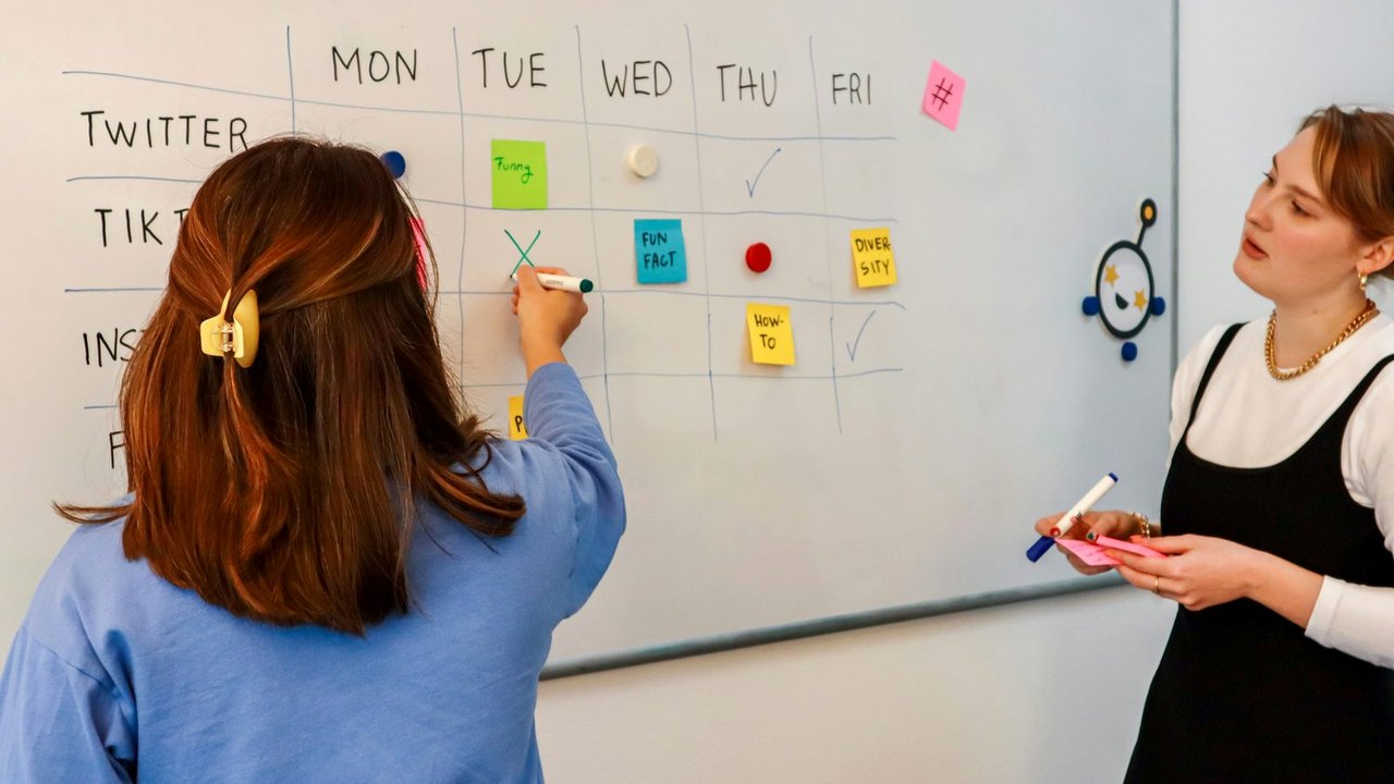 Отложенный постинг в MAX без бюджета: встроенная очередь и ручной контроль